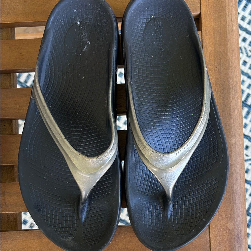 OOFOS Black and Metallic Gold Women's Sandals